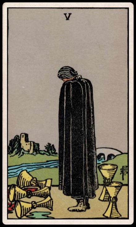Kupa Beşlisi tarot kartı